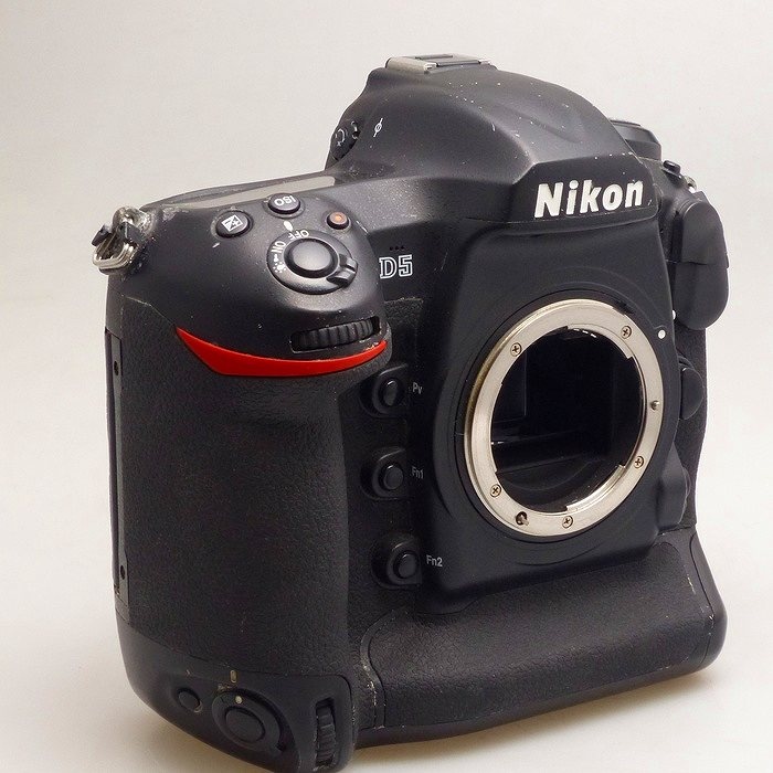 ニコン D5(XQD-TYPE)