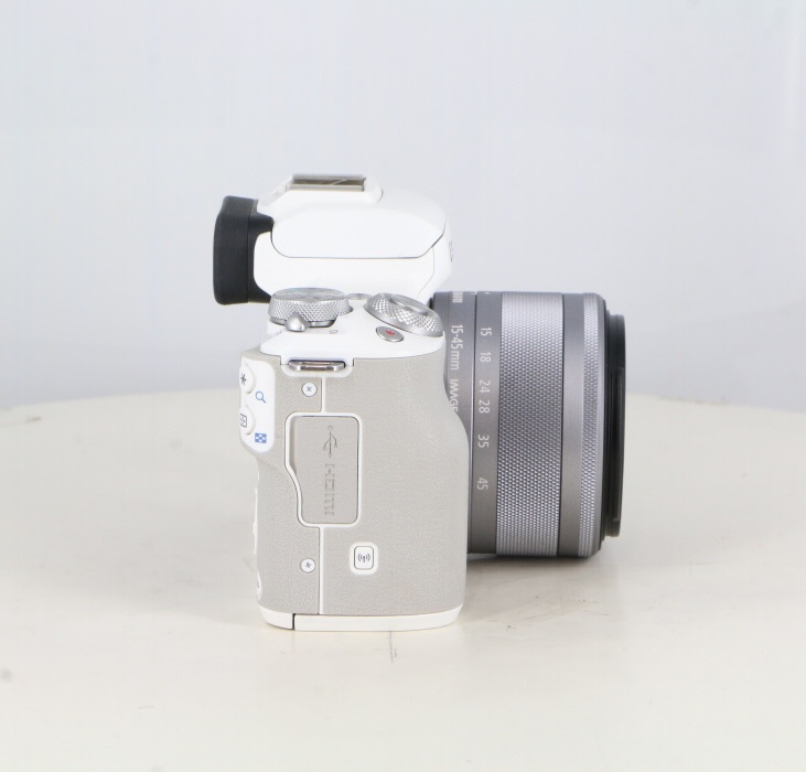 キヤノン EOSKissM2ホワイト+EF-M15-45/3.5-6.3IS STM