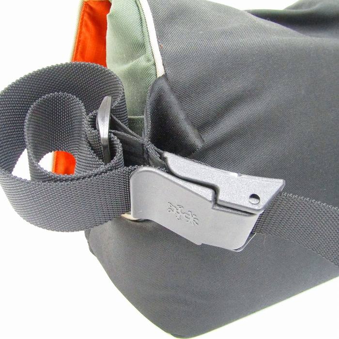 ソノタ クランプラー カメラバック