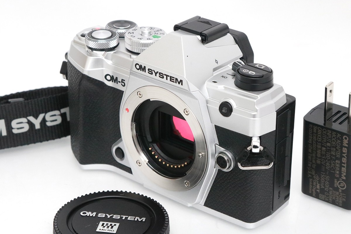 OM SYSTEM OM-5 ボディ シルバー シャッター数 3400回以下 CA01-M3805-3U4A