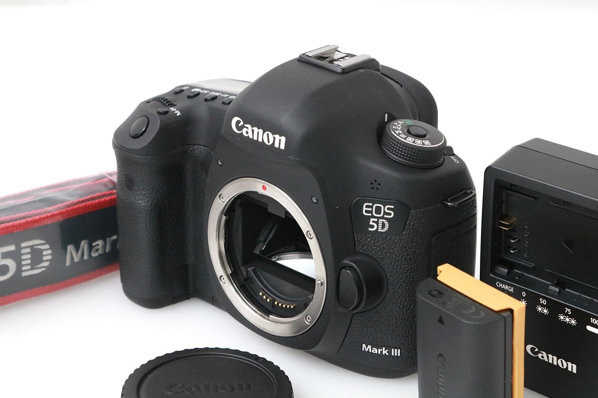 EOS 5D Mark III ボディ (純正予備バッテリー/センサー清掃済) CA01-M5438-2P2B