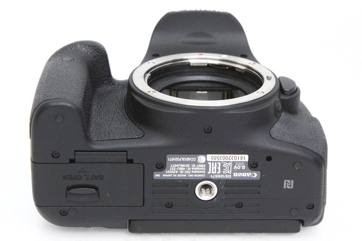 EOS Kiss X8i ボディ(センサー清掃済み) CA01-R2589-3Y3