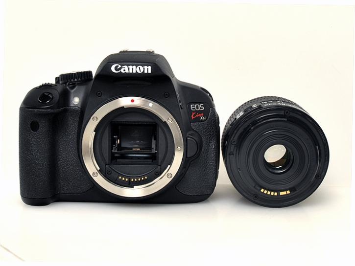 EOS Kiss X6i EF-S18-55ISII