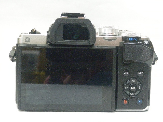 OM-D E-M10III MズイコーD14-42EZ