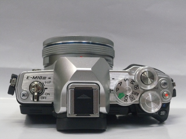 OM-D E-M10III MズイコーD14-42EZ