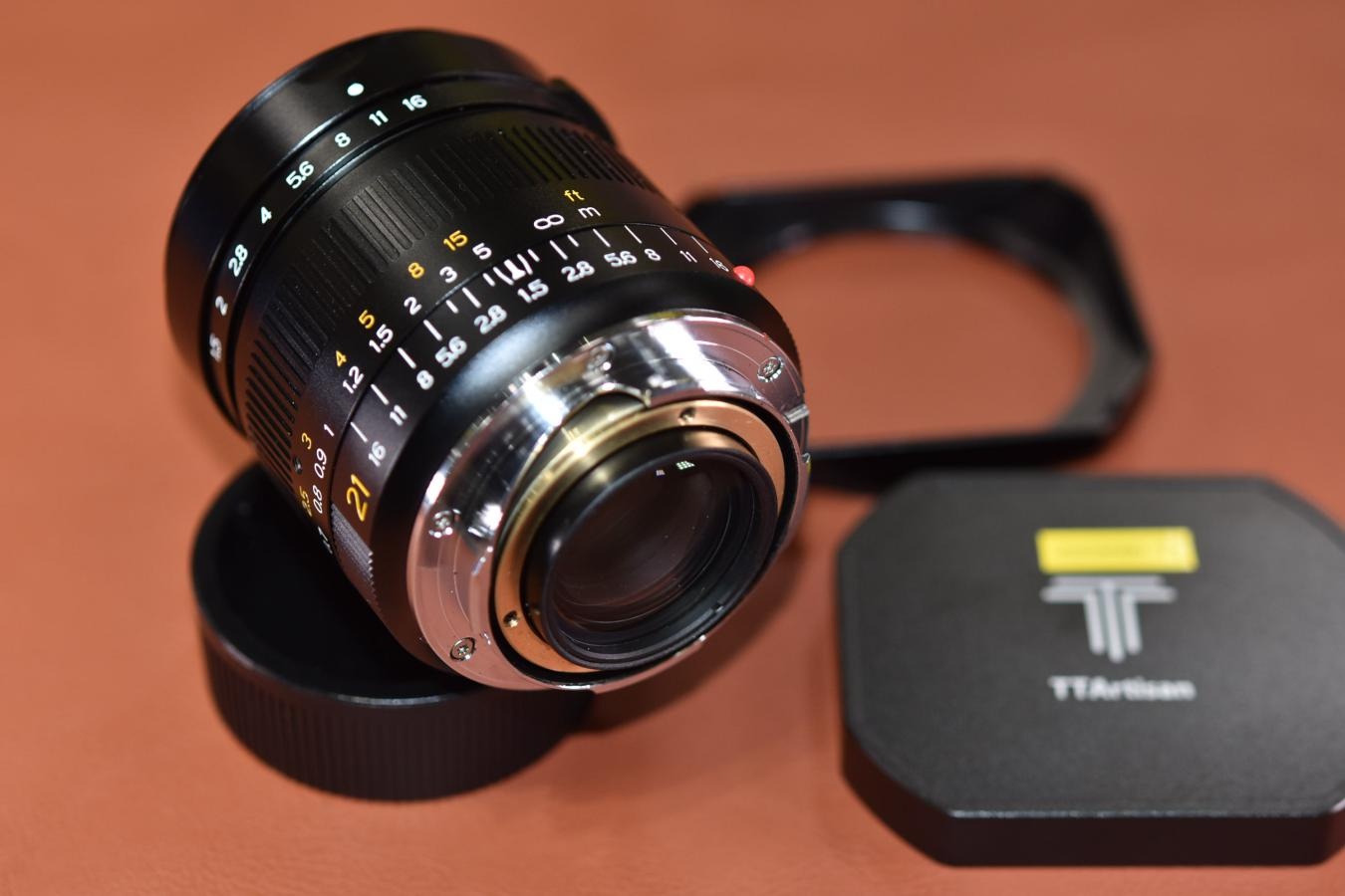 銘匠光学 TTArtisan 21mm F1.5 ASPH 純正メタルフード付 【ライカMマウンドレンズ】