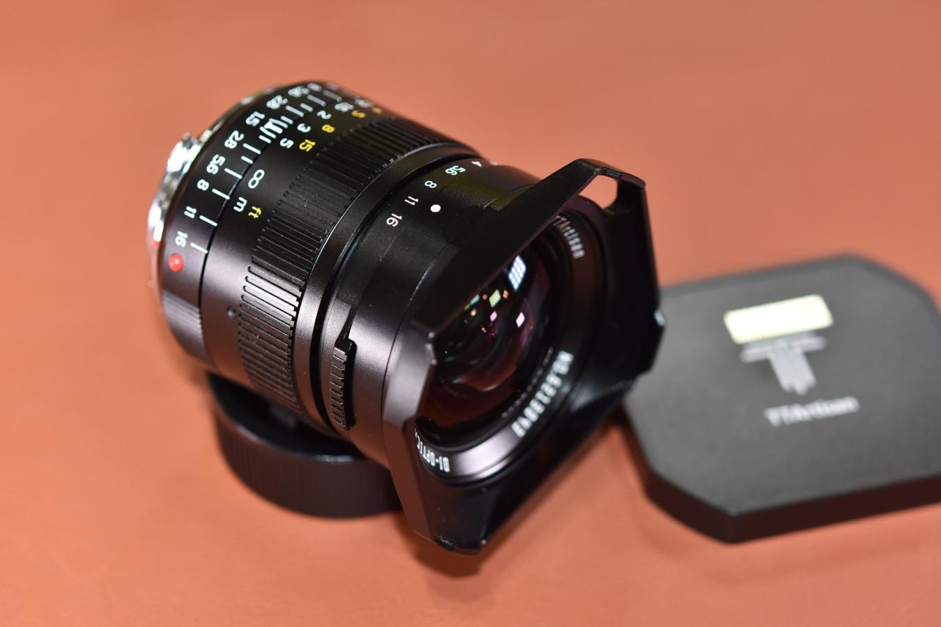 銘匠光学 TTArtisan 21mm F1.5 ASPH 純正メタルフード付 【ライカMマウンドレンズ】