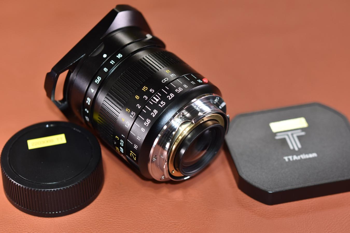 銘匠光学 TTArtisan 21mm F1.5 ASPH 純正メタルフード付 【ライカMマウンドレンズ】