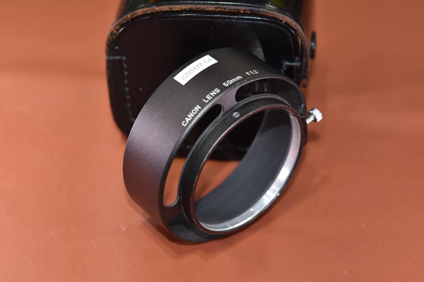 【コレクション向け 希 少】 Canon 50/1.2用メタルフード 【純正本革ケース付】