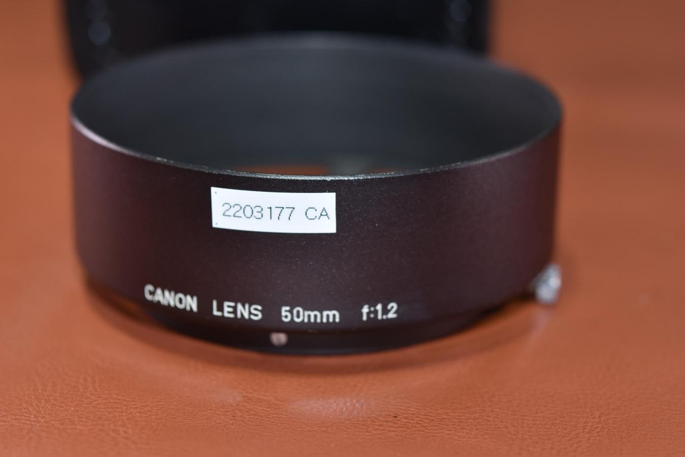 【コレクション向け 希 少】 Canon 50/1.2用メタルフード 【純正本革ケース付】