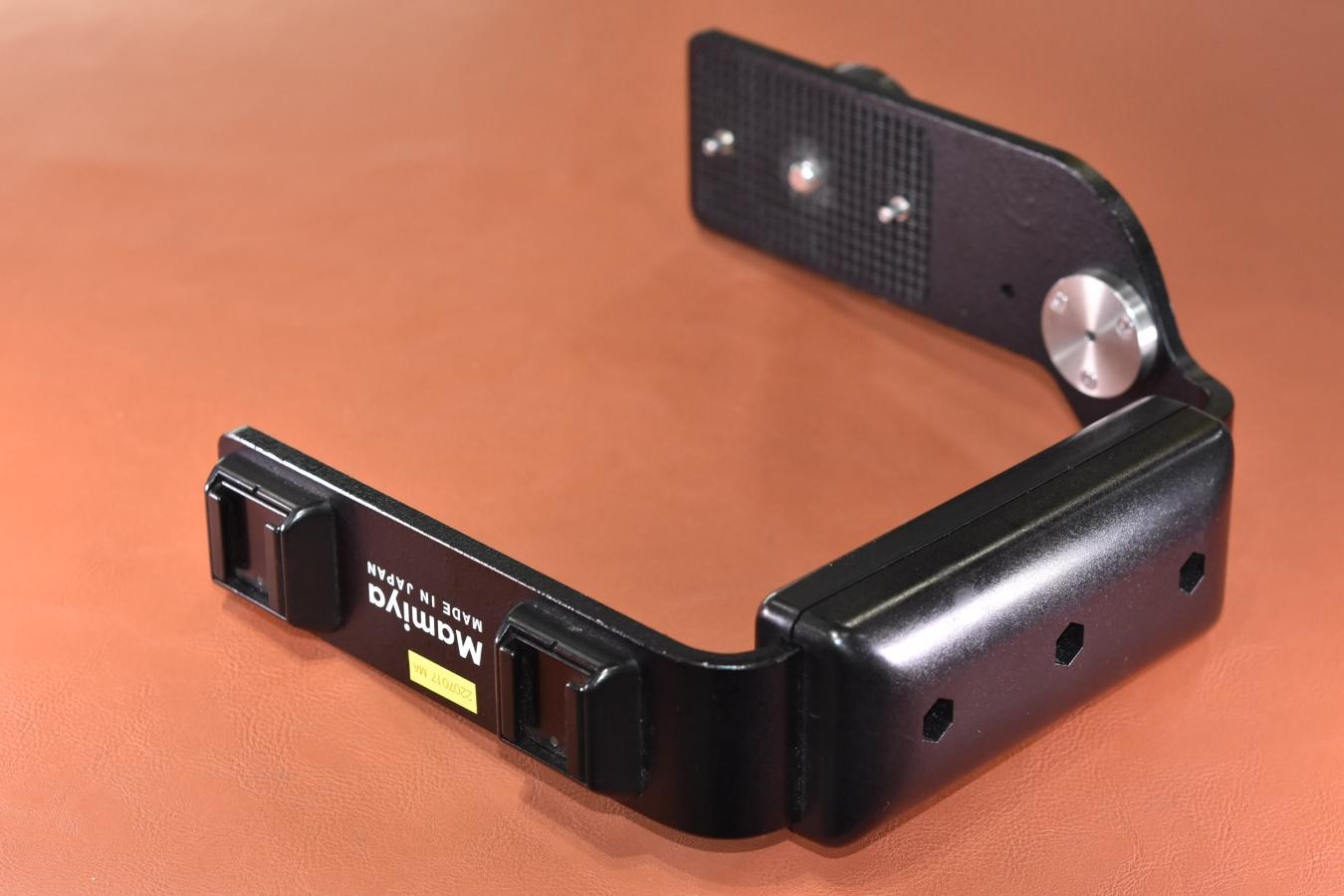 【希 少】Mamiya M645用レフトハンドグリップ 【Mamiya M645 SUPER 時代の物 ホットシュー2個搭載】