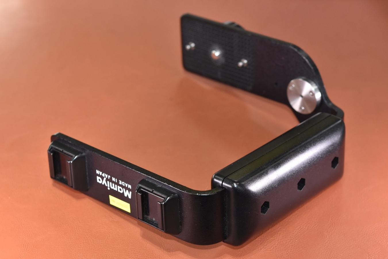 【希 少】Mamiya M645用レフトハンドグリップ 【Mamiya M645 SUPER 時代の物 ホットシュー2個搭載】