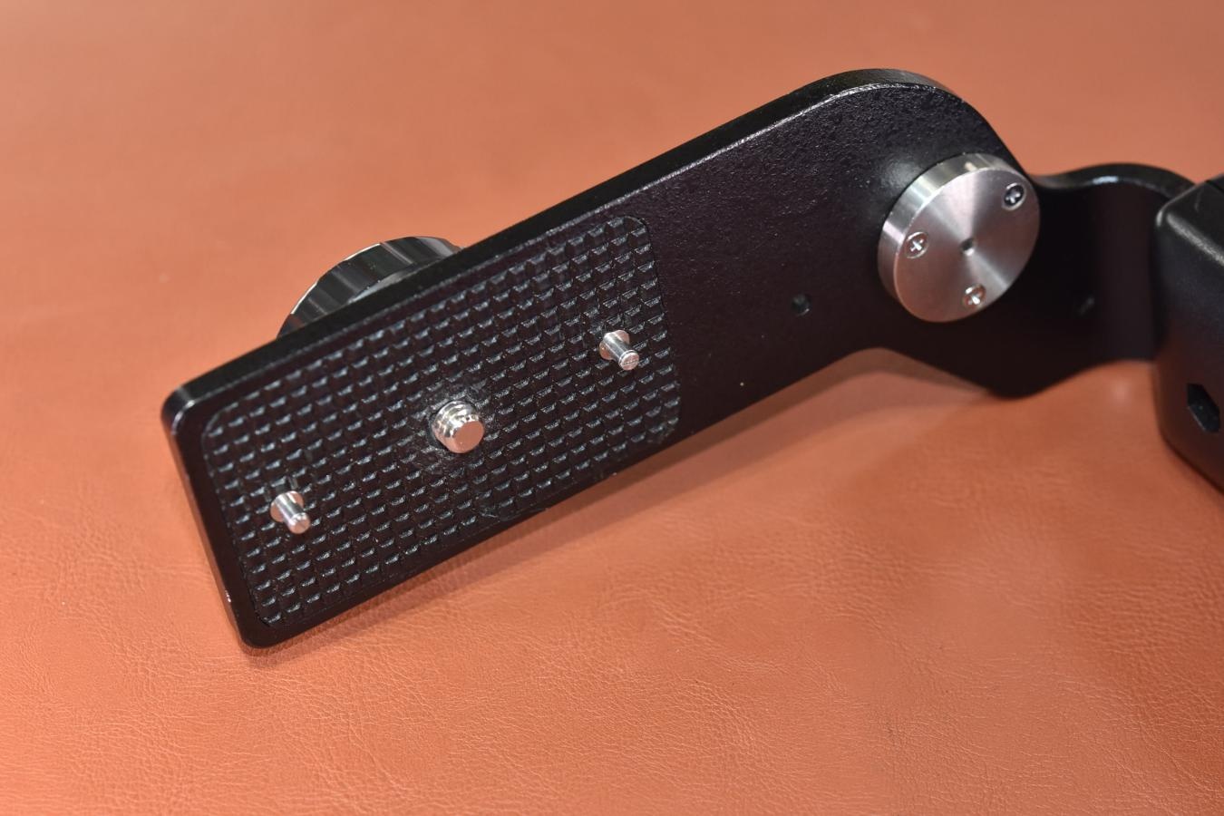 【希 少】Mamiya M645用レフトハンドグリップ 【Mamiya M645 SUPER 時代の物 ホットシュー2個搭載】