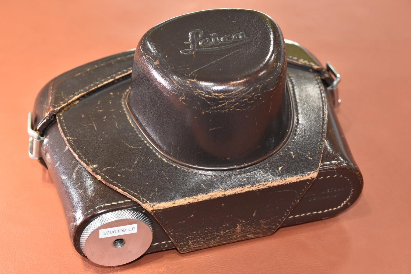 LEICA M型本革カメラケース 【LEICA M3、M4時代の物 LEICA筆記体ロゴ E.LEITZ WETZLAR GERMANY 刻印あり】