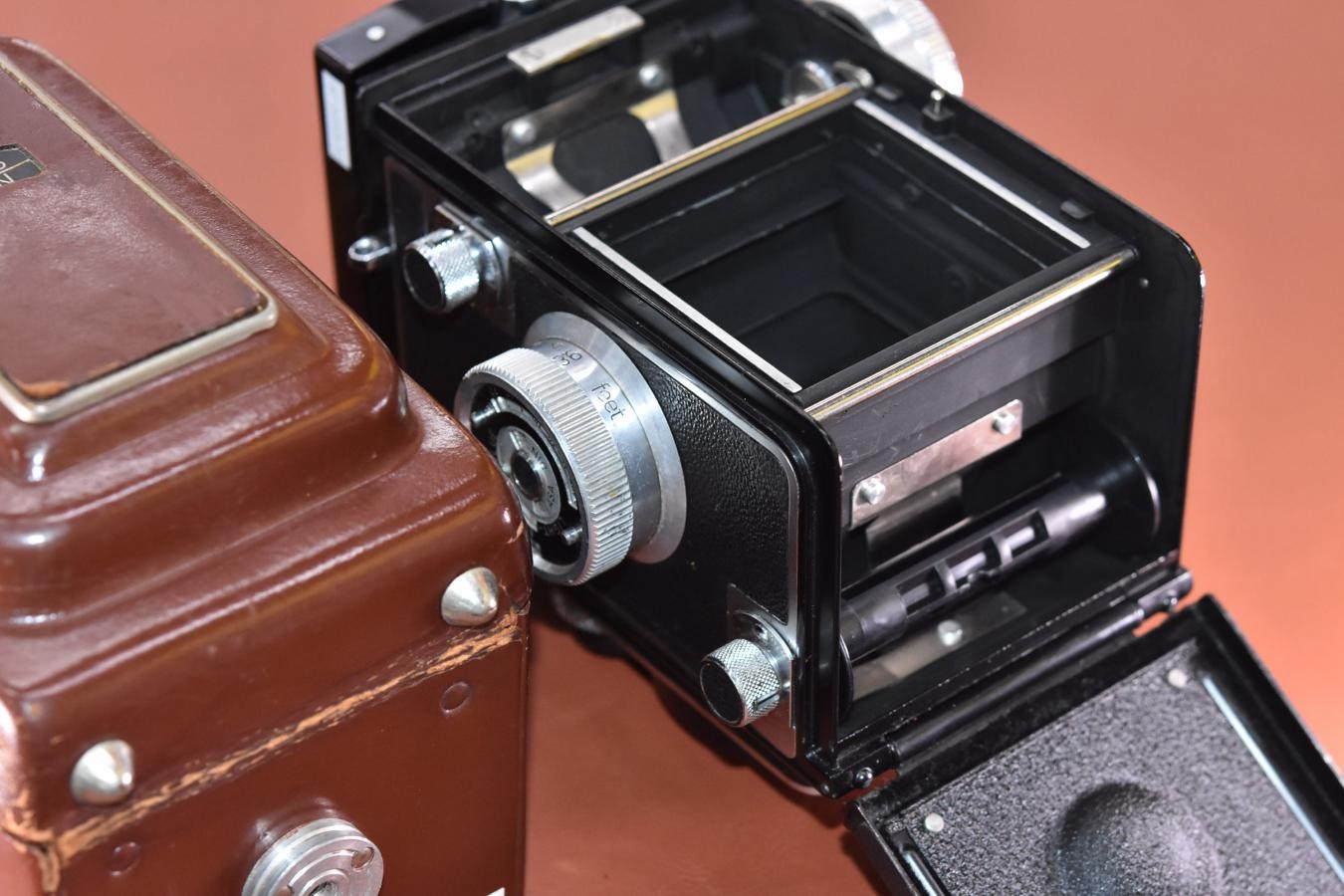 【希 少】ZEISS IKON IKOFLEX ファボリート 整備済 純正ケース付【Carl Zeiss Tessar 75/3.5 レンズ搭載】