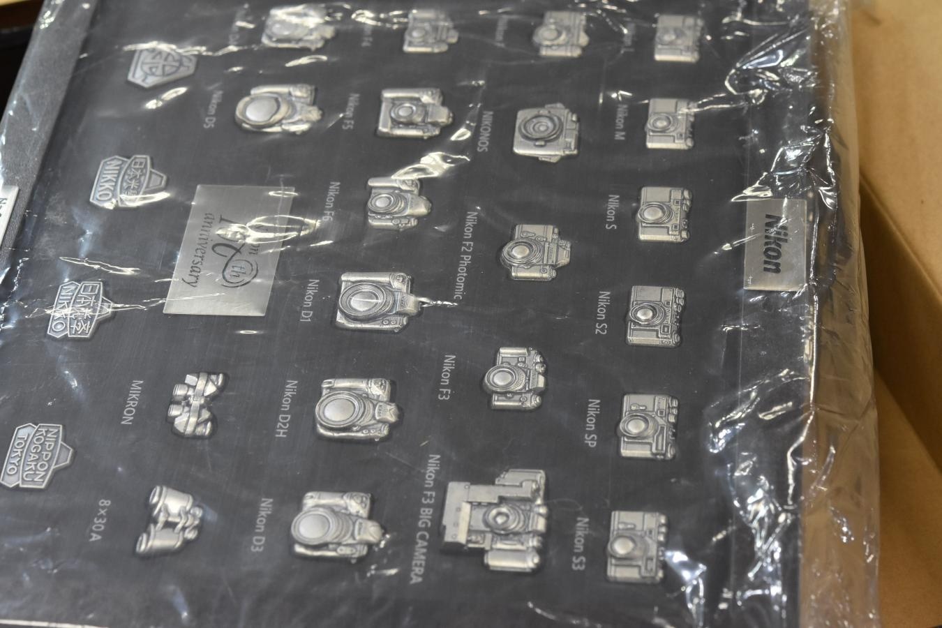 【希 少 新 品 未 使 用】Nikon 100th Anniversary Pin Collection 【Nikon I型〜D5まで 全25種】