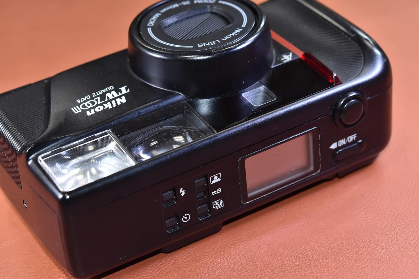 Nikon TW ZOOM 35-70 QUARTZ DATE 【Nikon LENS ZOOM 35-70mm MACRO 搭載】