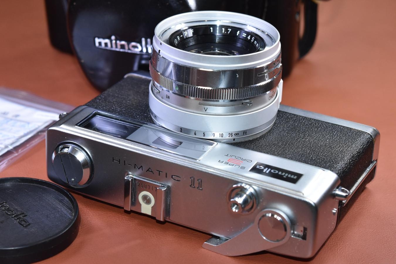 minolta HI-MATIC 11 整備済 純正ケース付 【ROKKOR-PF 45/1.7 レンズ搭載】