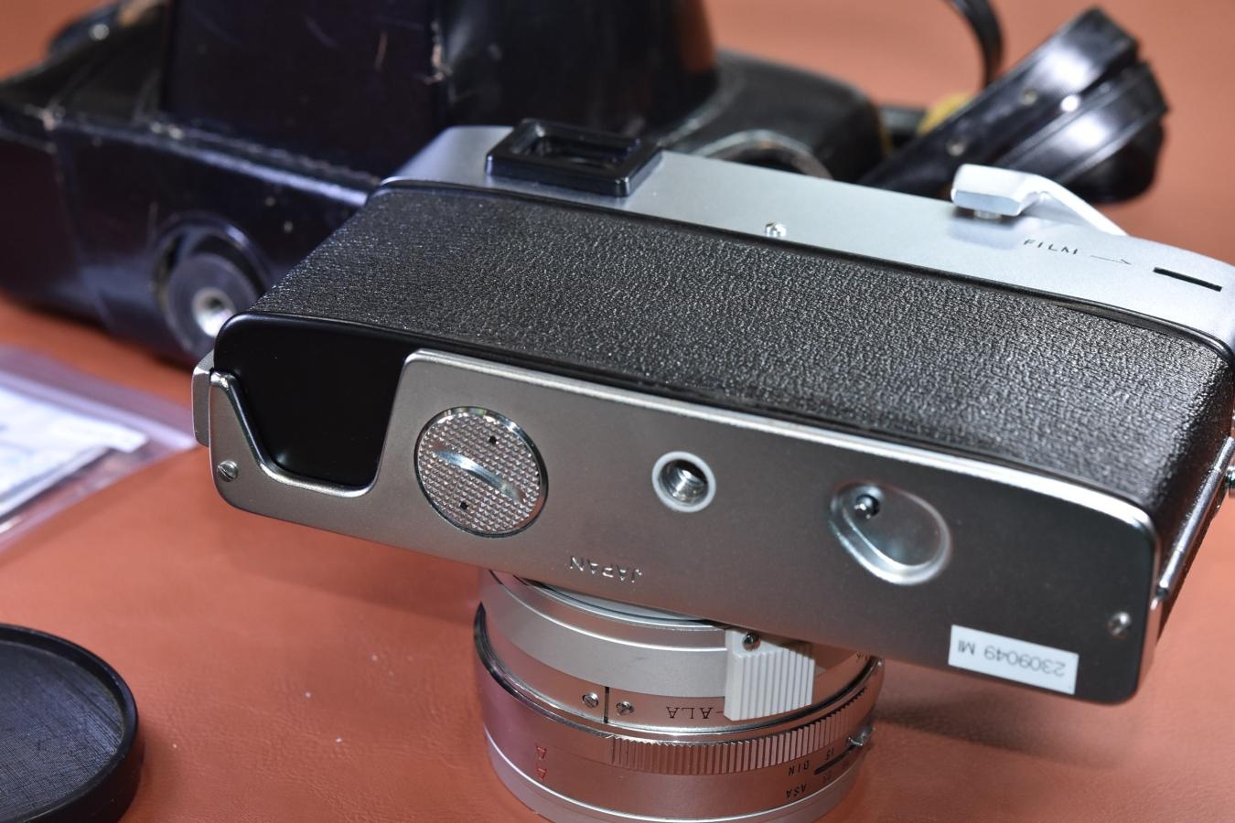 minolta HI-MATIC 11 整備済 純正ケース付 【ROKKOR-PF 45/1.7 レンズ搭載】