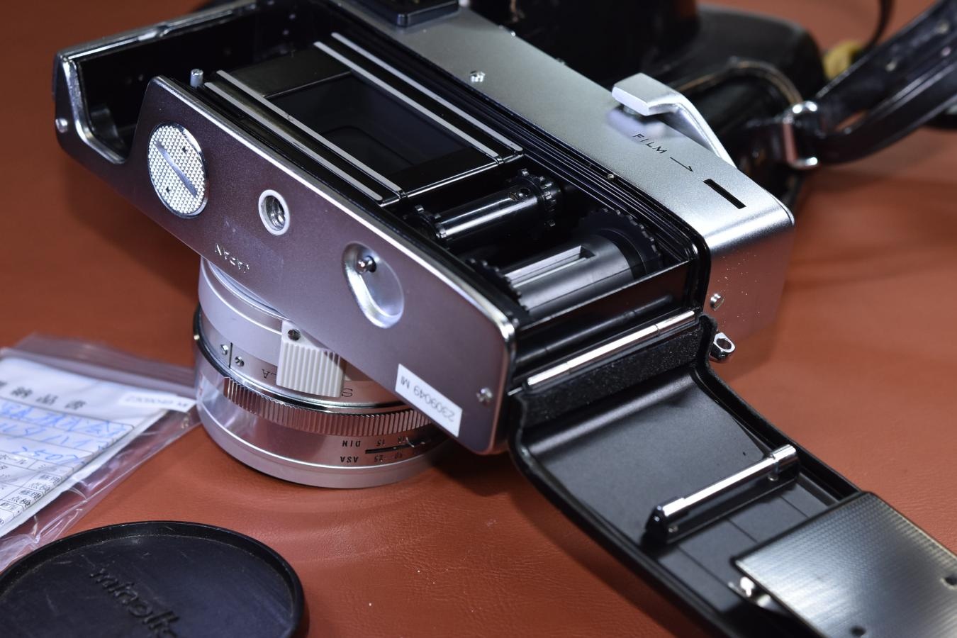 minolta HI-MATIC 11 整備済 純正ケース付 【ROKKOR-PF 45/1.7 レンズ搭載】