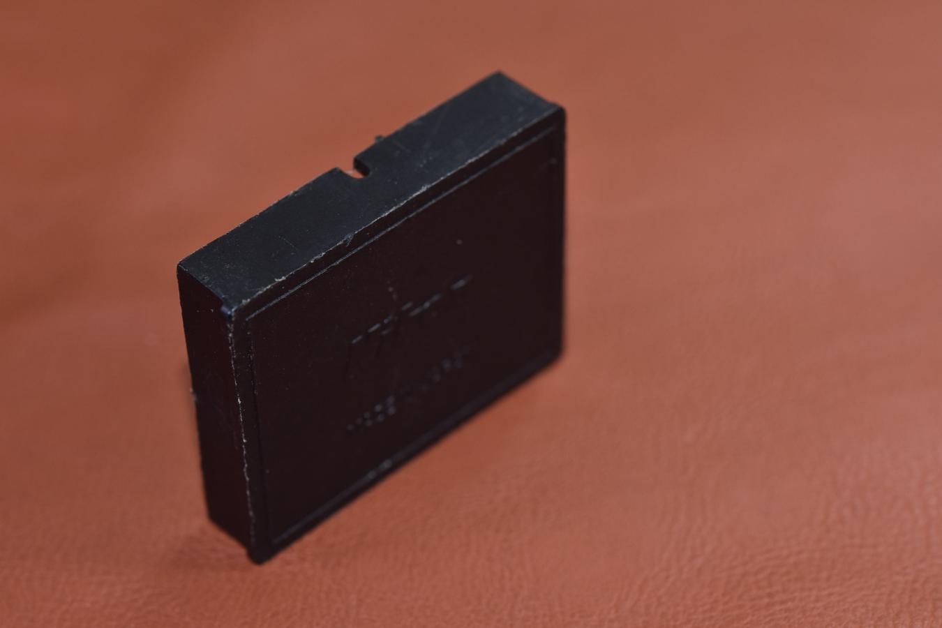 【希 少】Nikon ファインダー底カバー 【Nikon F、F2用】