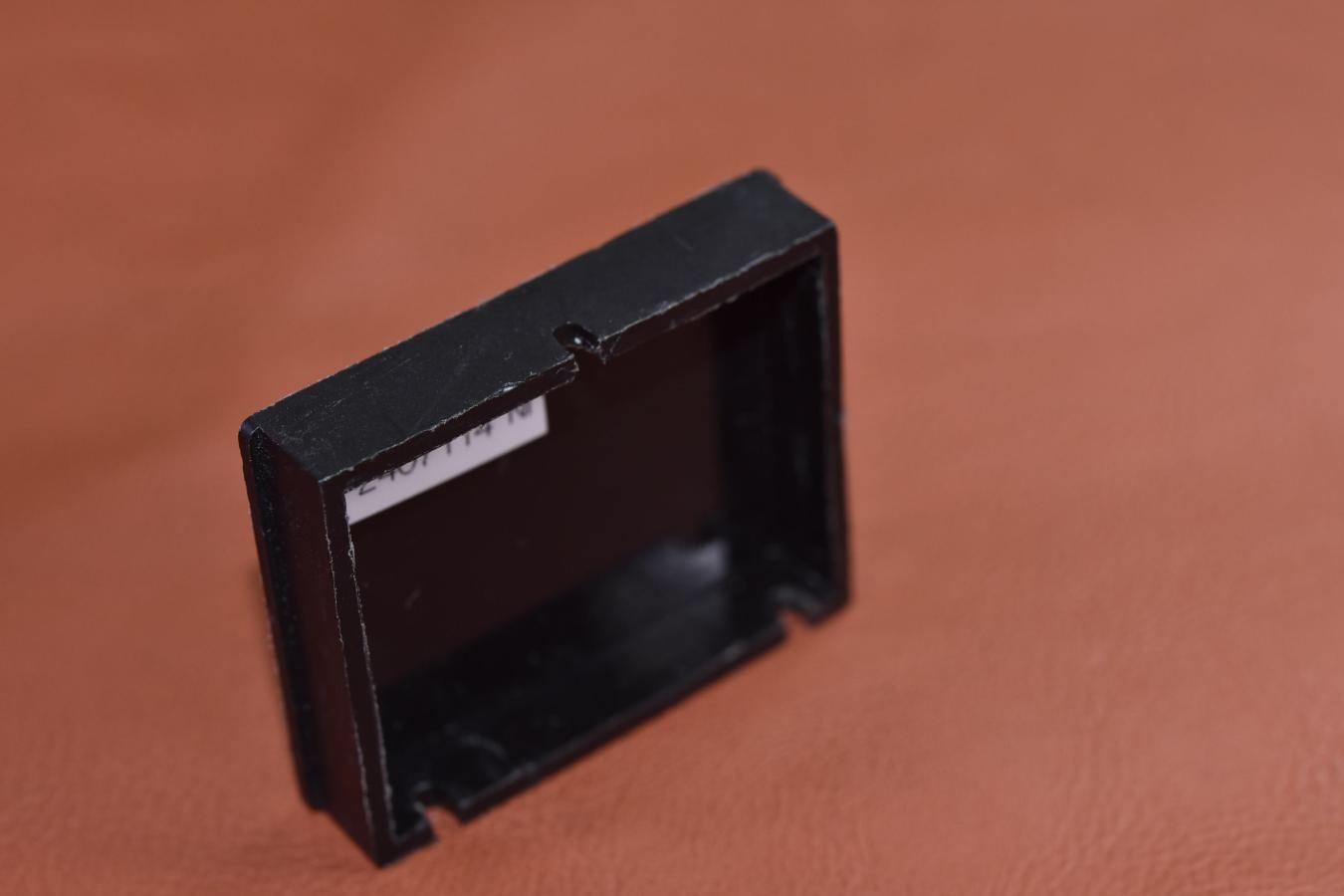 【希 少】Nikon ファインダー底カバー 【Nikon F、F2用】