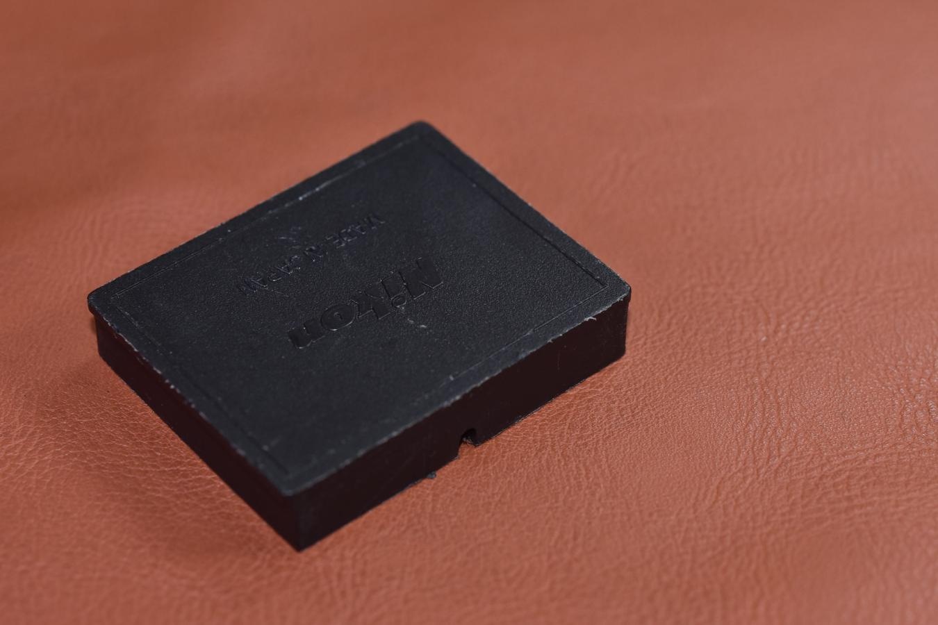 【希 少】Nikon ファインダー底カバー 【Nikon F、F2用】