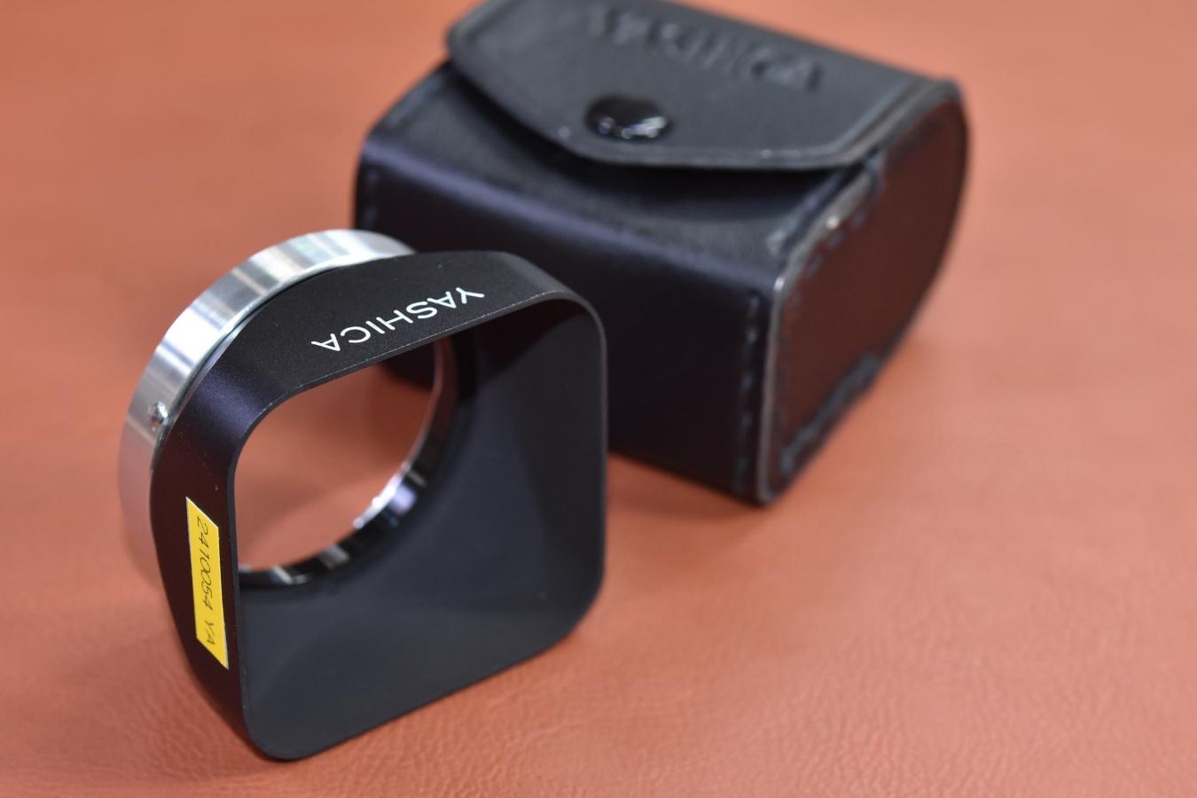 【希 少】YASHICA B30用LENS SHADE 純正専用ケース付 【YASHICA Mat124G等用】※キレイな物をお探しの方必見!!自信ありの逸品!!