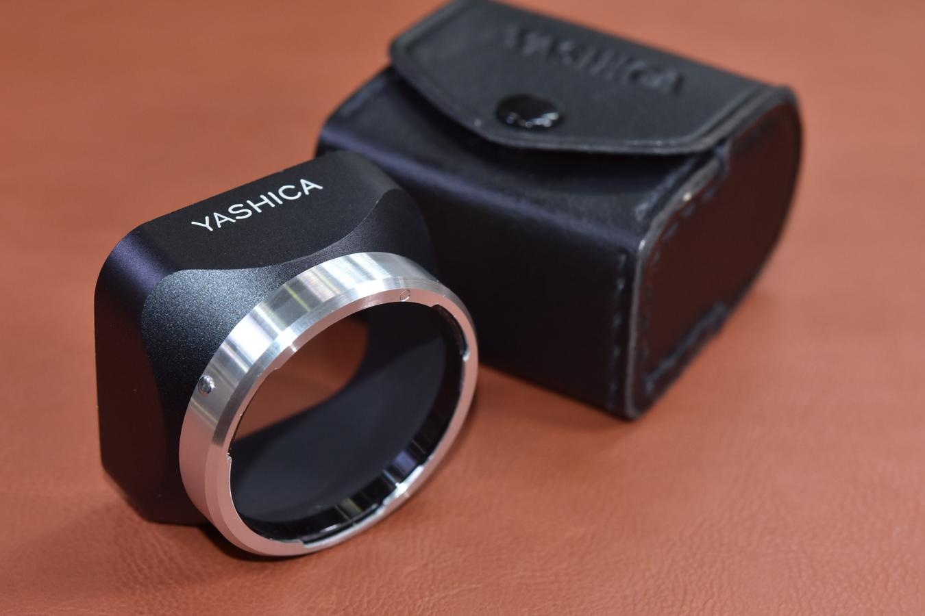 【希 少】YASHICA B30用LENS SHADE 純正専用ケース付 【YASHICA Mat124G等用】※キレイな物をお探しの方必見!!自信ありの逸品!!