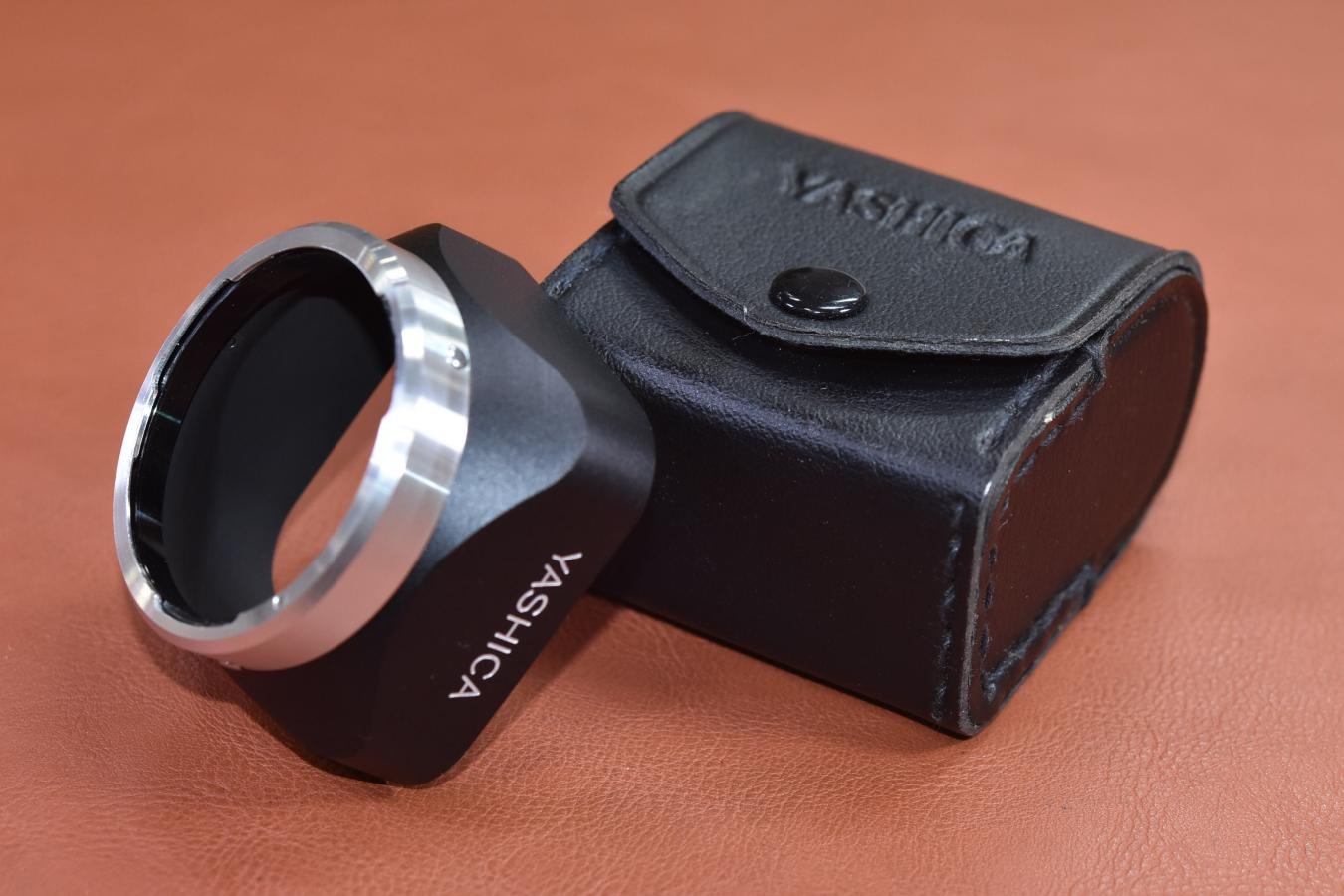 【希 少】YASHICA B30用LENS SHADE 純正専用ケース付 【YASHICA Mat124G等用】※キレイな物をお探しの方必見!!自信ありの逸品!!