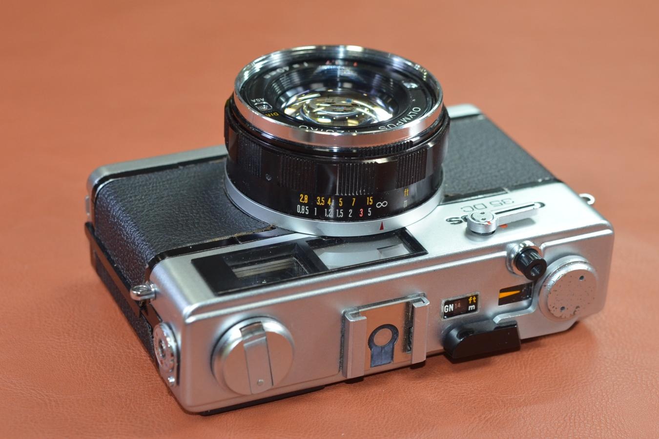 OLMPUS 35 DC【Olmpus F.ZUIKO 40/1.7レンズ搭載】