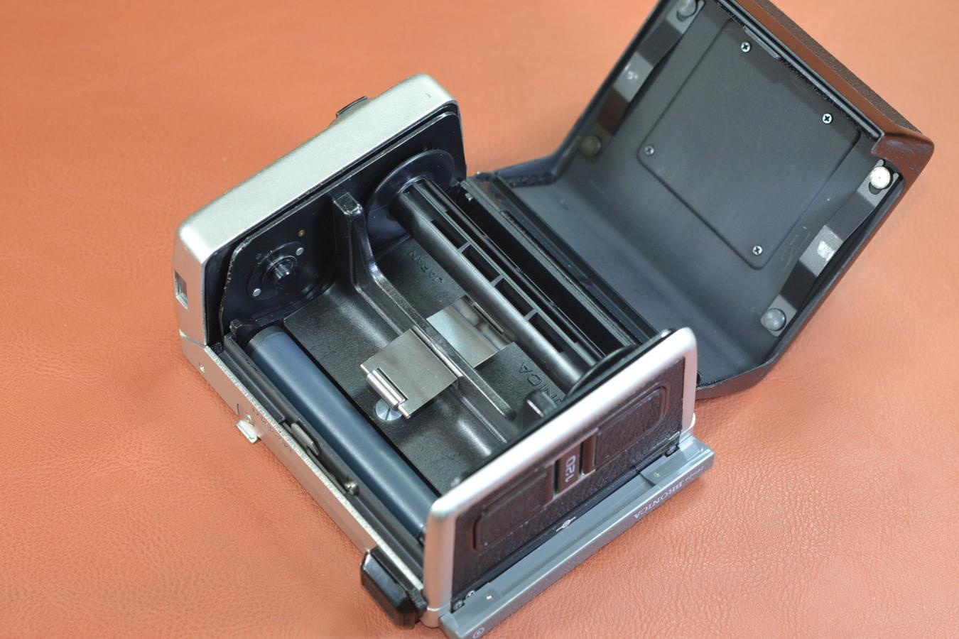【希 少】ZENZA BRONICA FILM BACK ETR 120 Silver 【ZENZA BRONICA ETRシリーズ用】※キレイな物をお探しの方必見!!自信ありの逸品!!