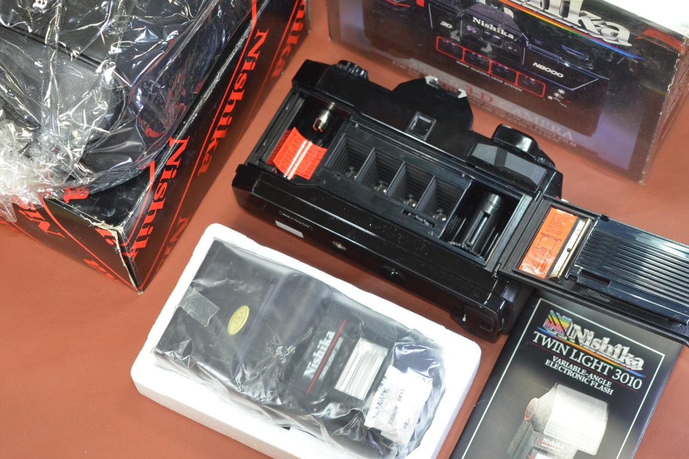 【希 少】Nishika 3D N8000 元箱付一式 【カメラ本体、ストロボ、ケース付】※キレイな物をお探しの方必見!!自信ありの逸品!!