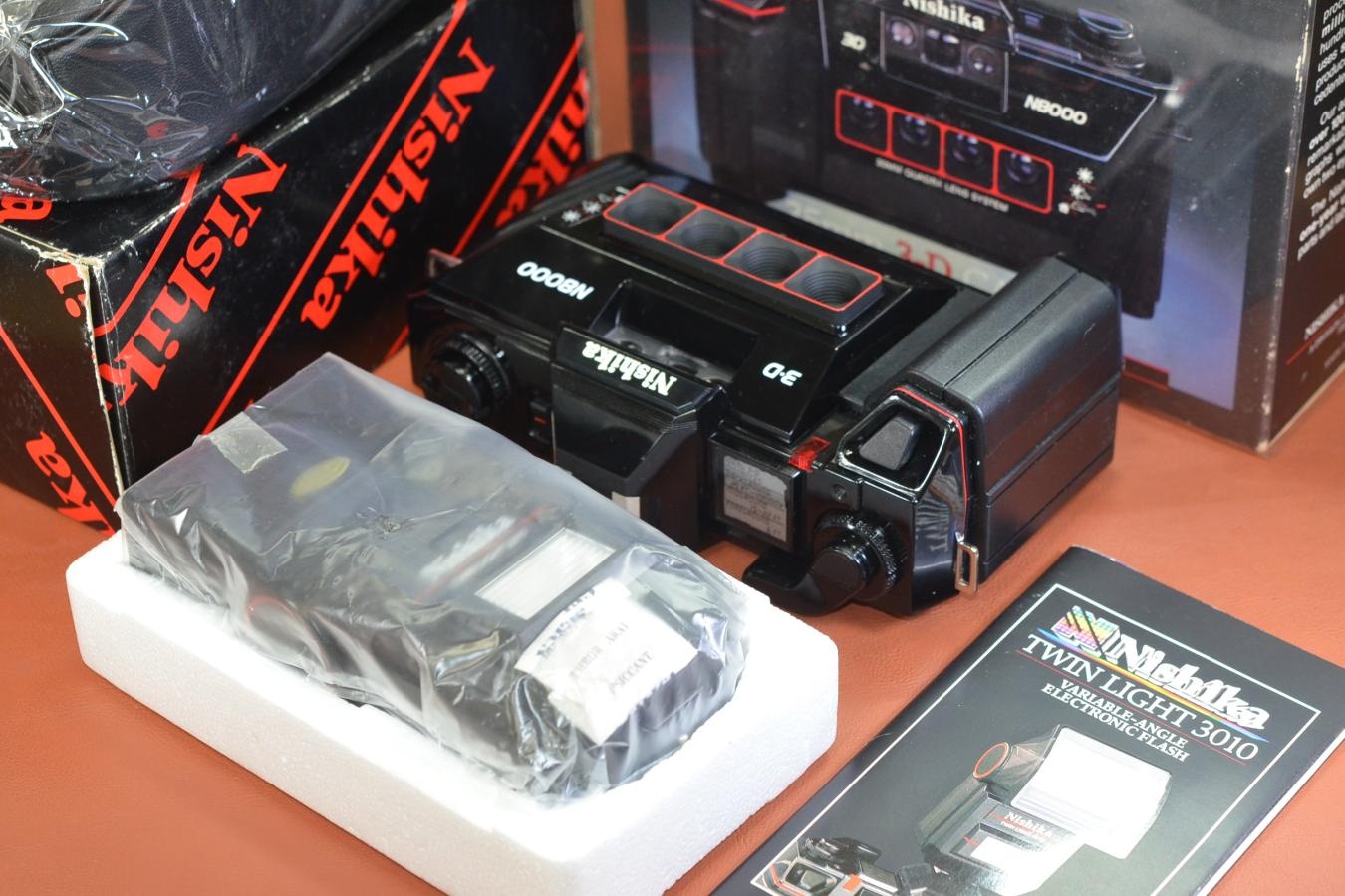 【希 少】Nishika 3D N8000 元箱付一式 【カメラ本体、ストロボ、ケース付】※キレイな物をお探しの方必見!!自信ありの逸品!!