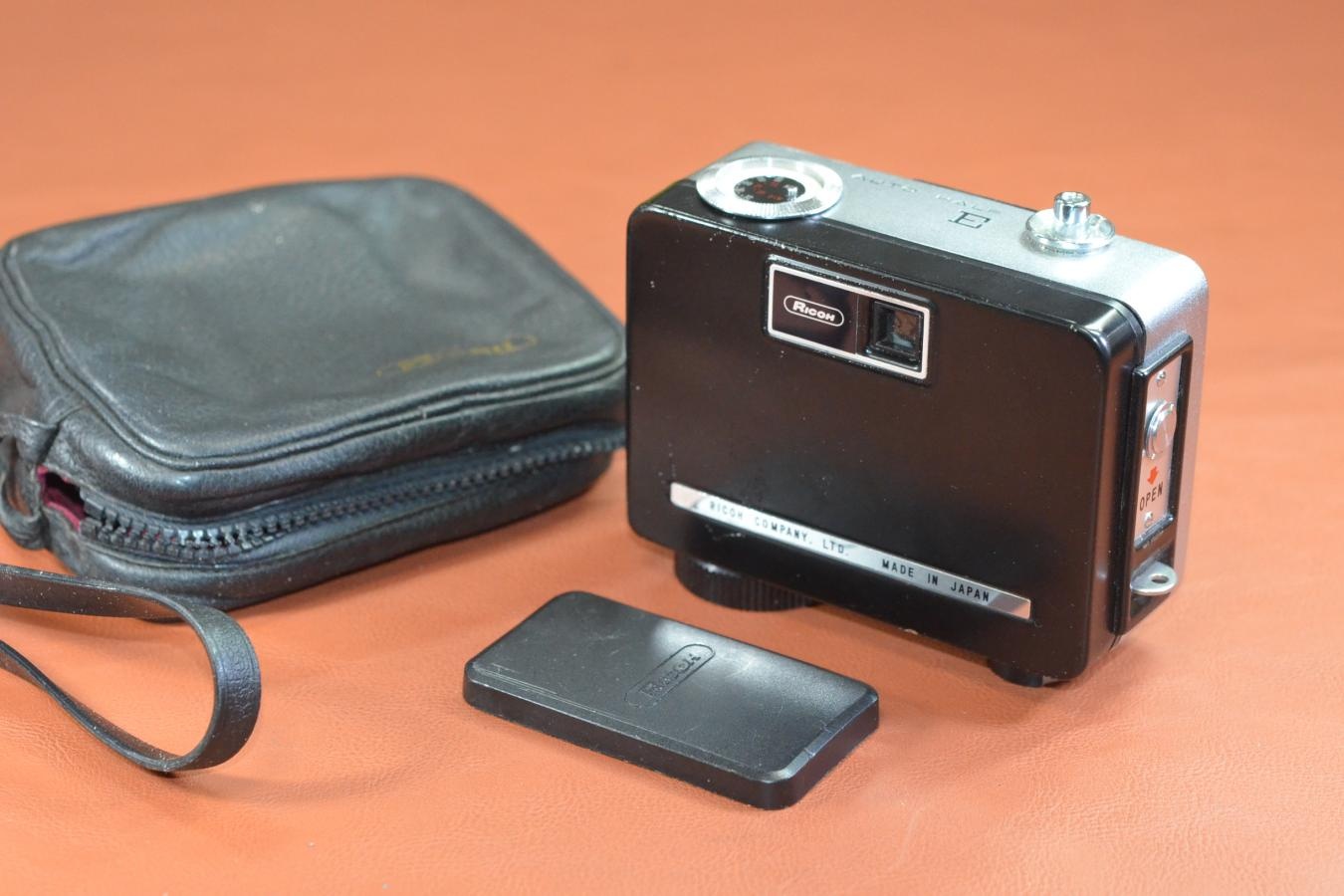 【希 少】RICOH AUTO HALF E Classic Car モルト交換済 【純正ケース、ストラップ、キャップ付】