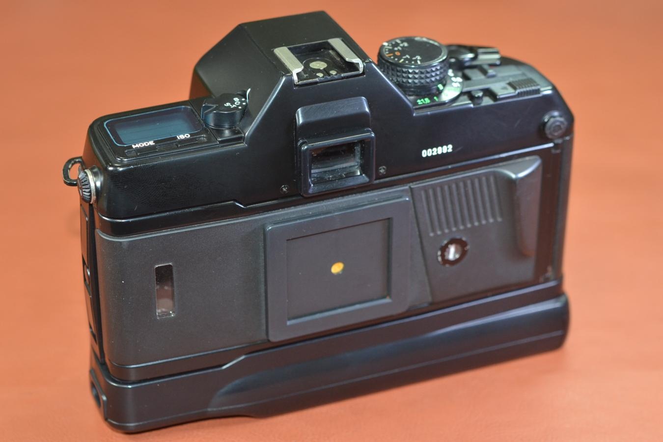 CONTAX 167MT 【BATTERY HOLDER P-5付】