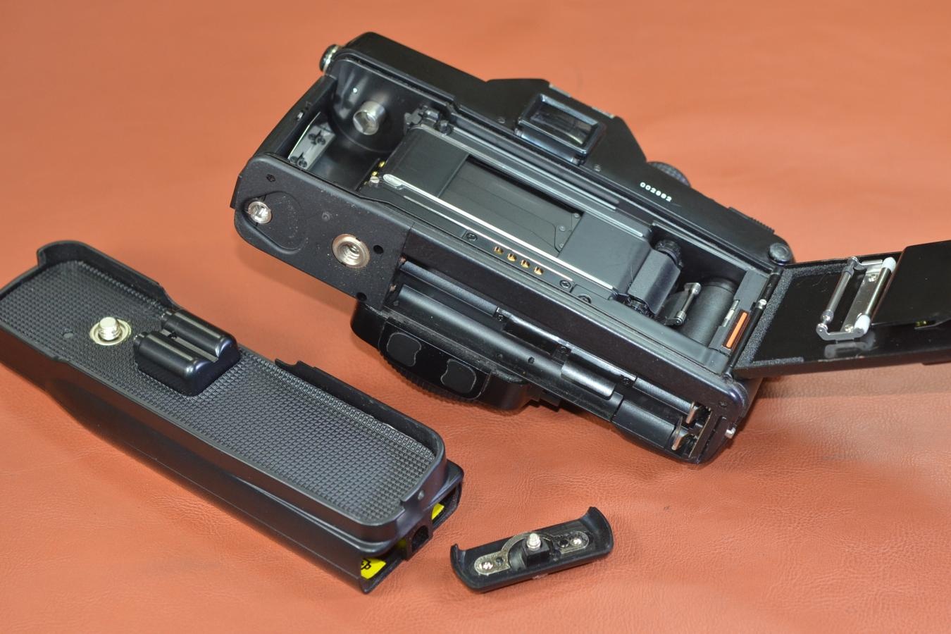 CONTAX 167MT 【BATTERY HOLDER P-5付】