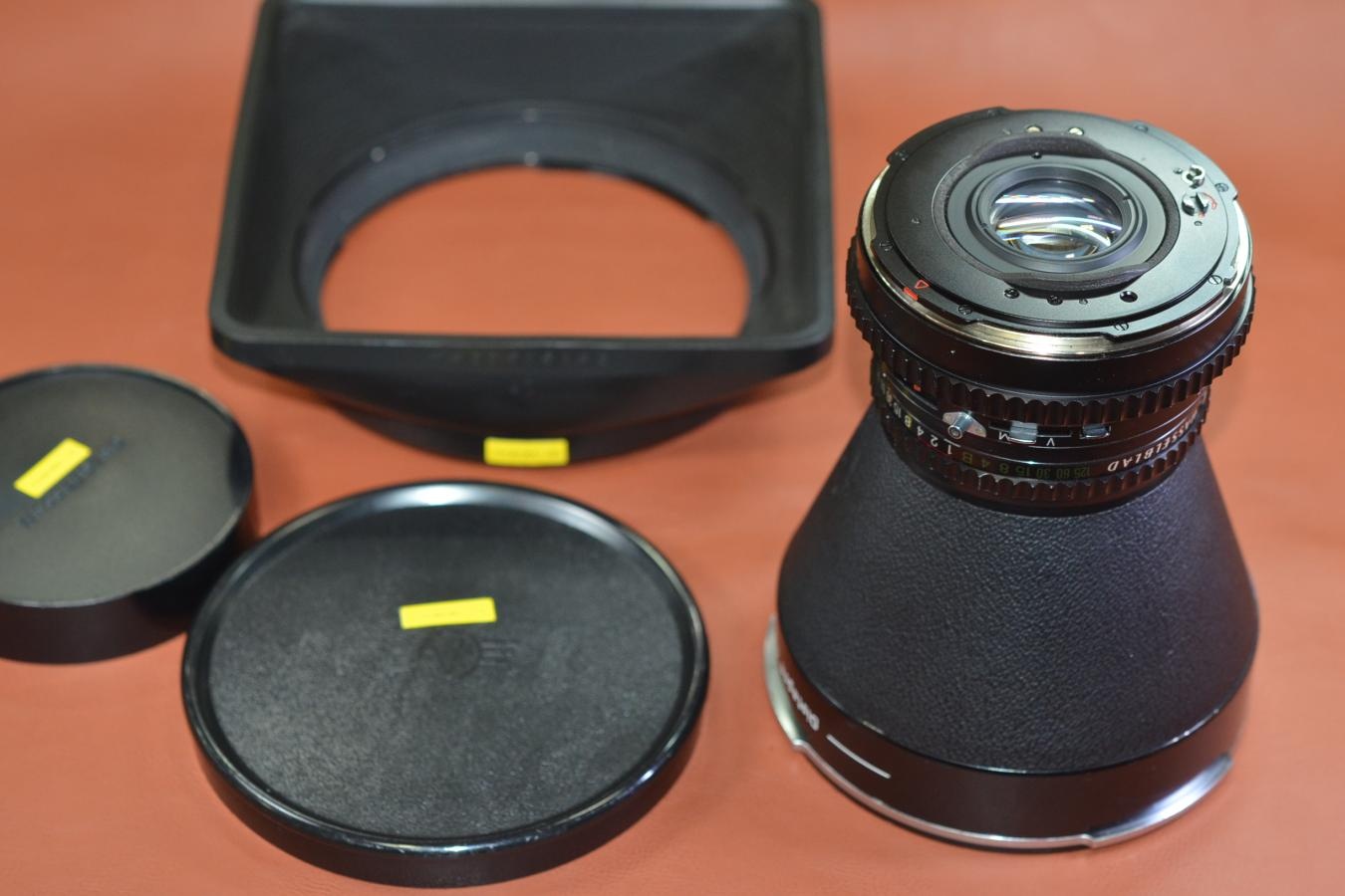 HASSELBLAD C Distagon T* 40mm F4 純正フード付 【キレイな物をお探しの方必見!!自信ありの逸品!!】