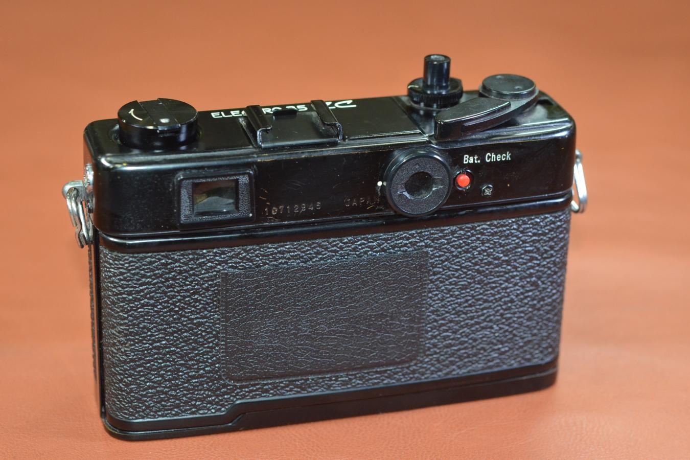 YASHICA ELECTRO 35 CC Black モルト交換済 【YASHICA COLOR-YASHINON DX 35/1.8 レンズ搭載】