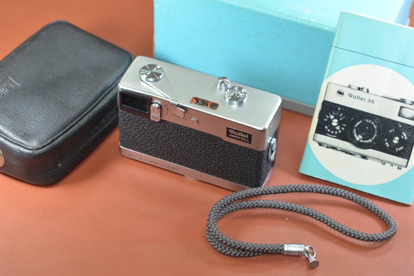 【コレクション向け】Rollei 35 Silver GERMANY 元箱付一式 【Carl Zeiss Tessar 40/3.5レンズ搭載】※キレイな物をお探しの方必見!!自信ありの逸品!!