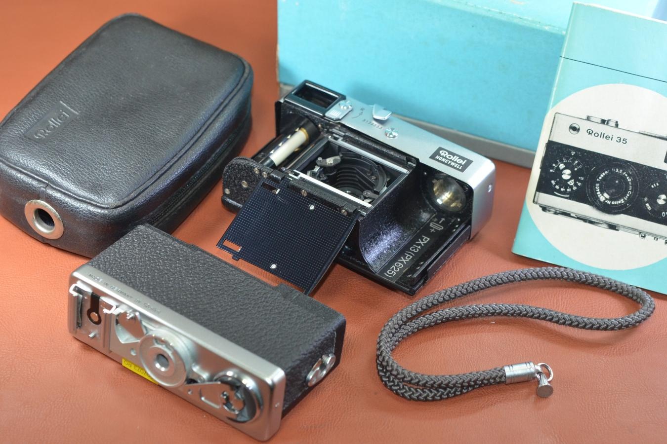 【コレクション向け】Rollei 35 Silver GERMANY 元箱付一式 【Carl Zeiss Tessar 40/3.5レンズ搭載】※キレイな物をお探しの方必見!!自信ありの逸品!!