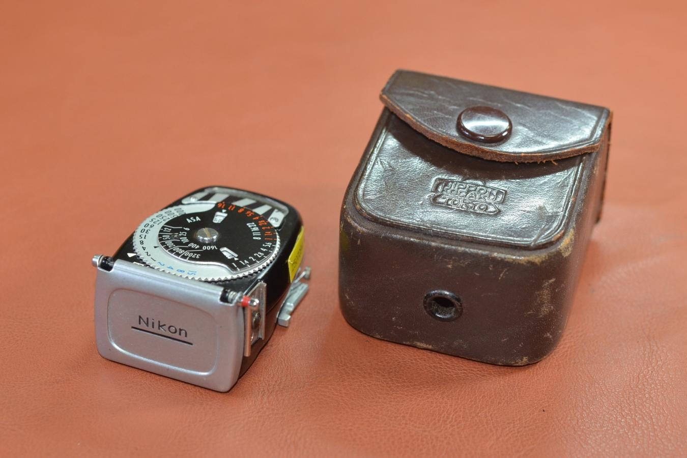 【希 少】Nikon SP メーター 純正専用ケース付 【NIPPON KOGAKUマーク入り】※キレイな物をお探しの方必見!!自信ありの逸品!!