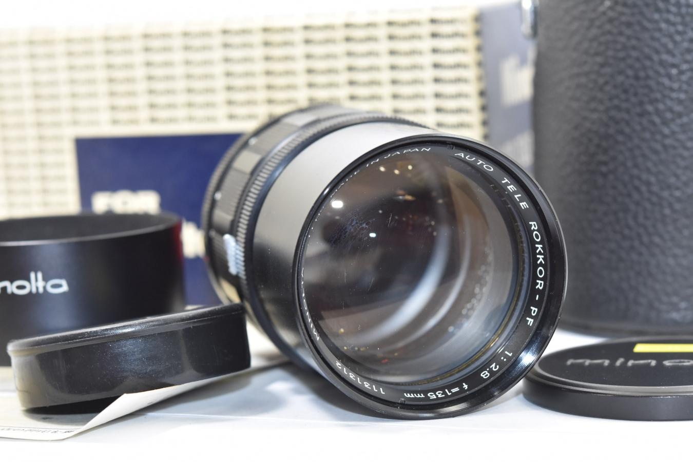 【コレクション向け】 MINOLTA AUTO TELE ROKKOR-PF 135mm F2.8 【純正フード、ケース、元箱付】