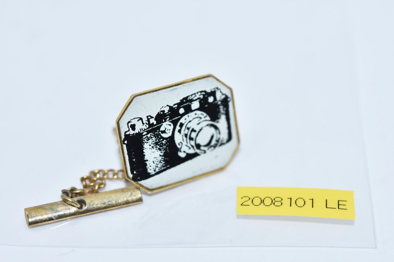 【希 少】 LEICA ピンバッチ