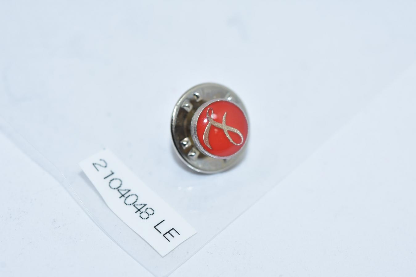 【希 少】LEICA ピンバッジ