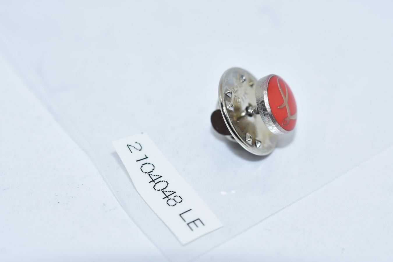 【希 少】LEICA ピンバッジ